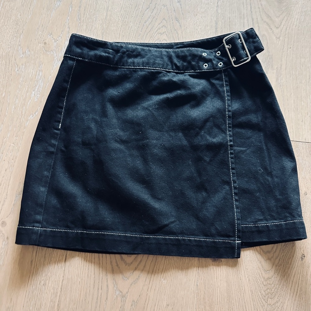 Top shop envelope skirt with a belt